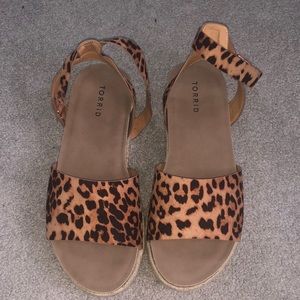 NEVER WORN LEOPARD ESPADRILLE FLATFORM